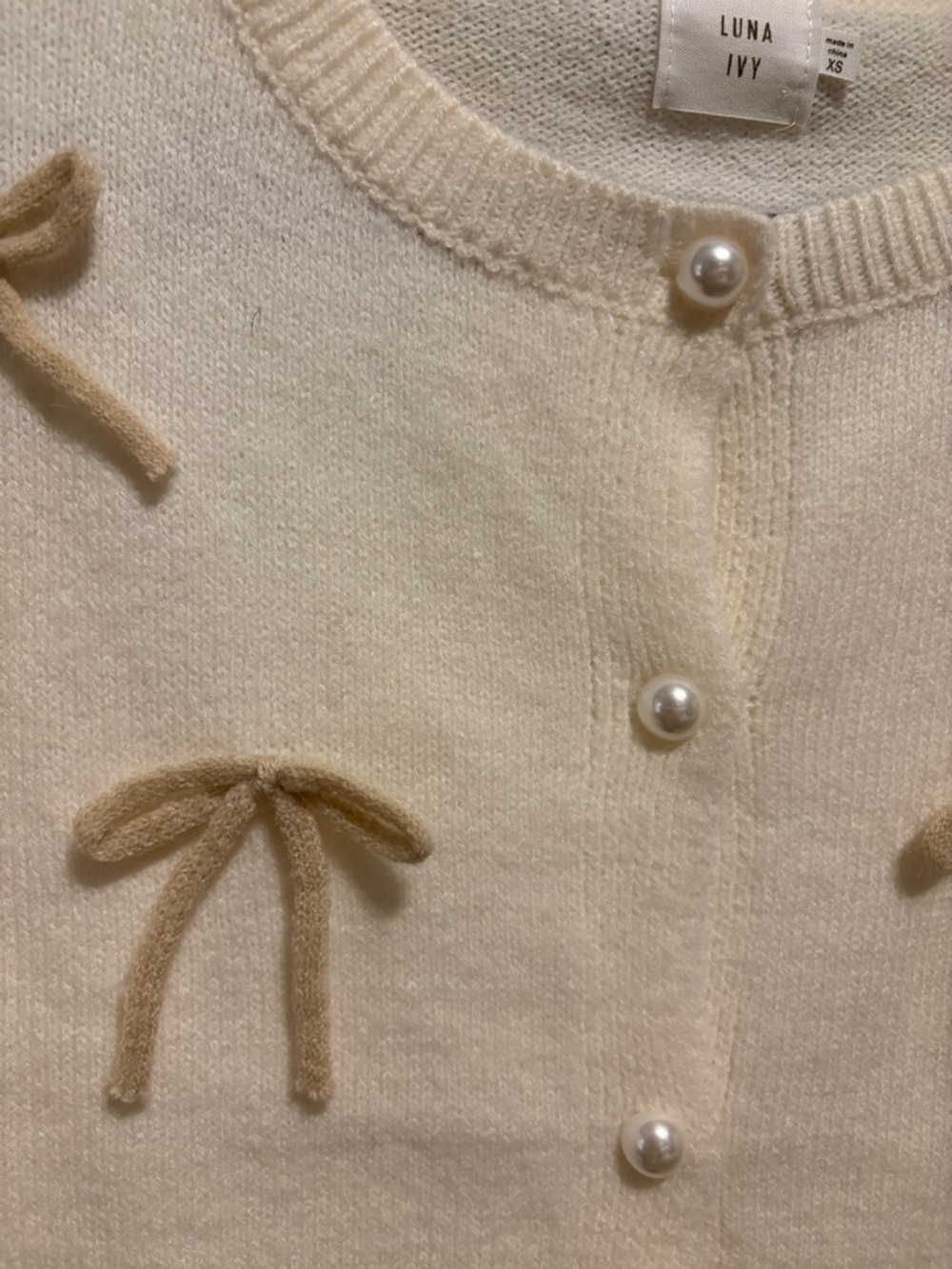 Luna Ivy Ivory Bow-Accent Pearl Button Cardigan - Picture 2 of 5